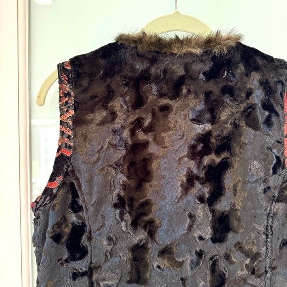 Chico's Faux Fur Vintage Jacquard Trim Mandarin IVest Size M Holiday Black & Red - Picture 10 of 14